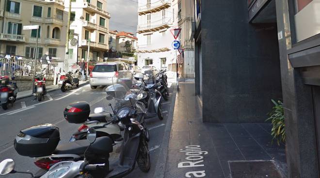 Era caduto sul marciapiede in pendenza, è stato risarcito dal Comune