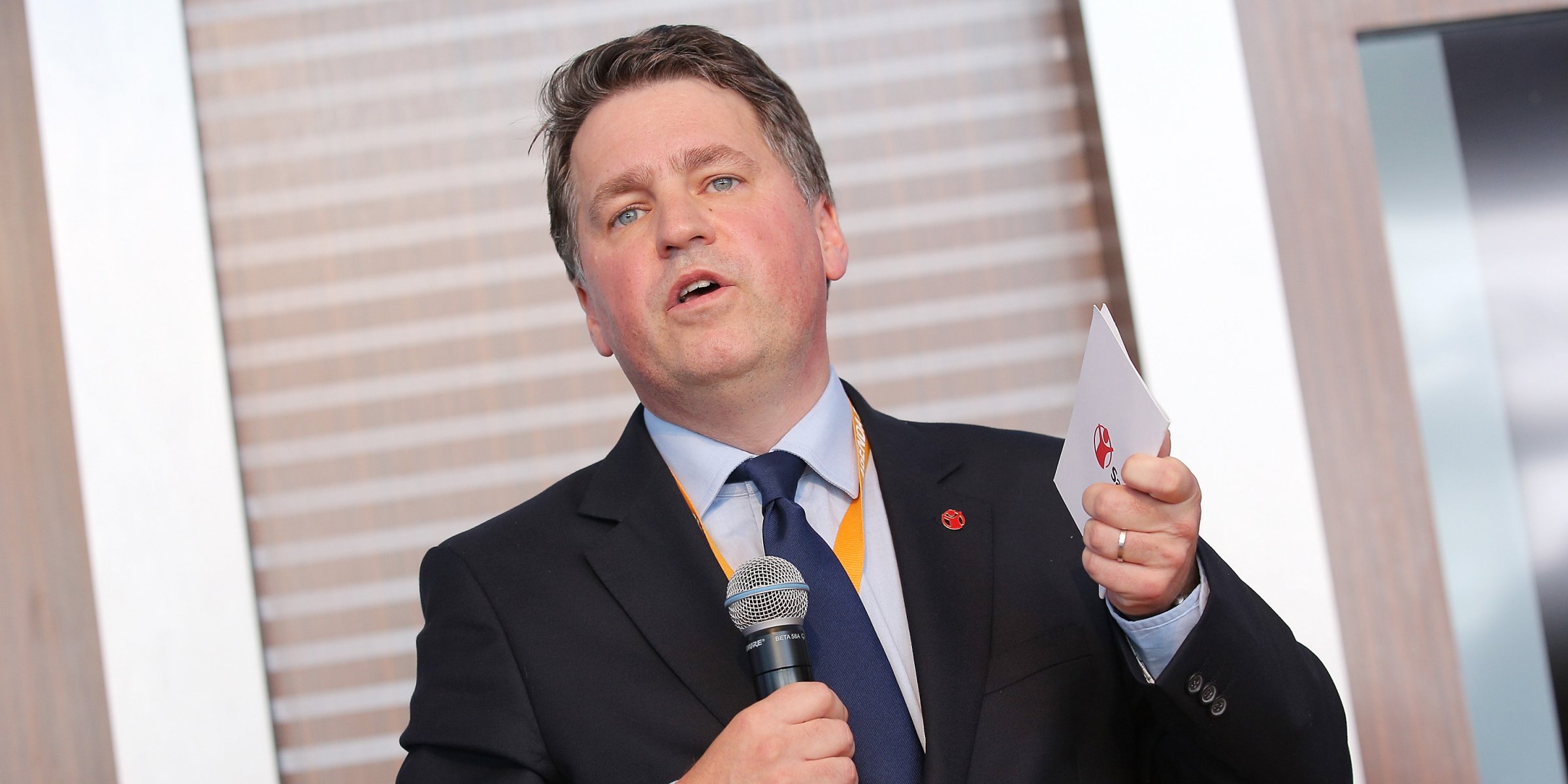 Il numero uno di Save The Children Forsyth si dimette per gli sms molesti alle colleghe