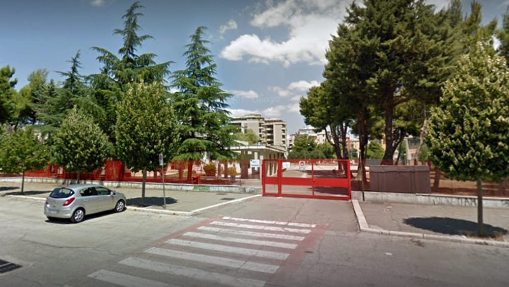 E' stato fermato Domenico Carella, accusato di aver picchiato un professore del figlio