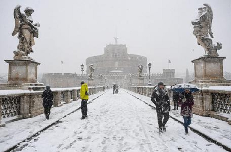 Scuola chiuse domani? L'elenco completo città per città (foto Ansa)