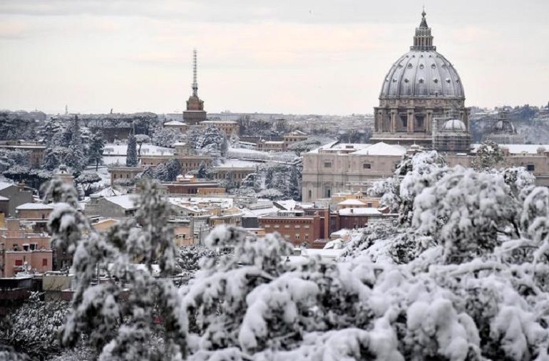 Neve, domani scuole chiuse? L'elenco città per città (foto Ansa)
