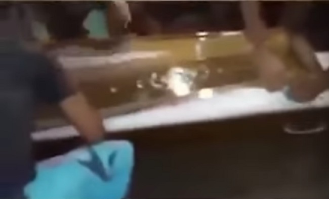 Familiari aprono la bara: credono che la parente sia stata sepolta viva