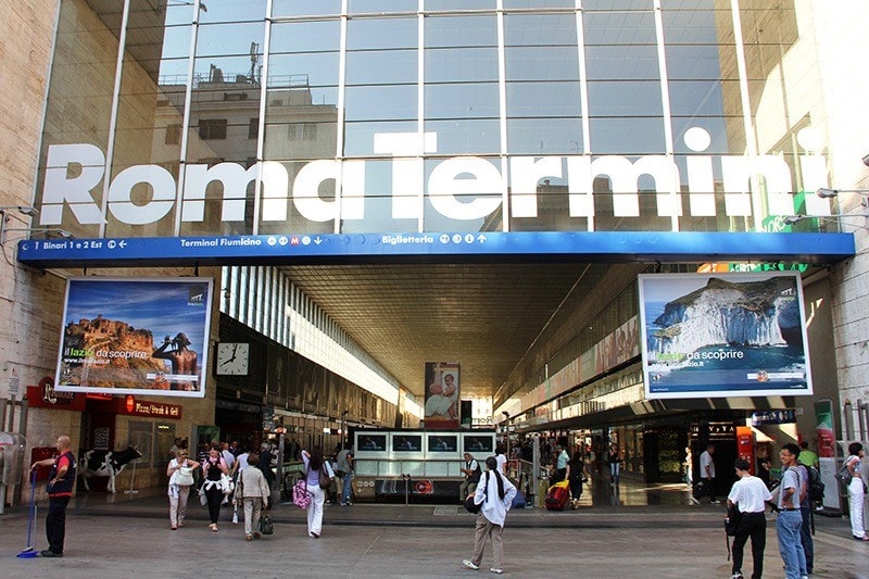 La manager di Regione Lombardia Manuela Giaretta è stata aggredita e rapina a Termini