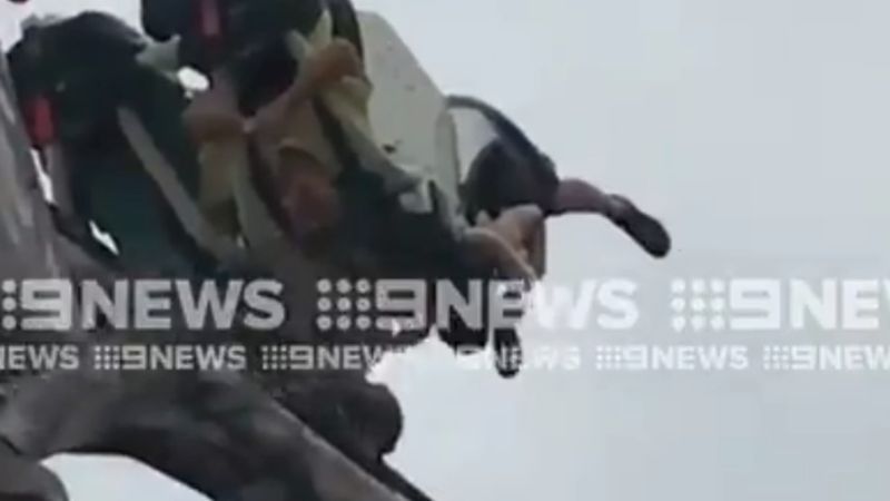 Australia, giostra bloccata per 20 minuti: in quattro restano a testa in giù