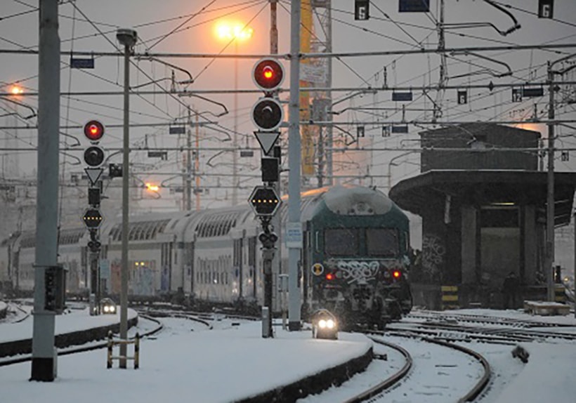 Caos treni: scambi bloccati dal gelo a Roma, "scaldiglie" ko