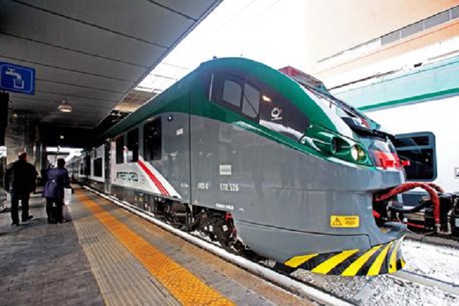 Milano: uomo sotto un treno a Quarto Oggiaro, morto sul colpo