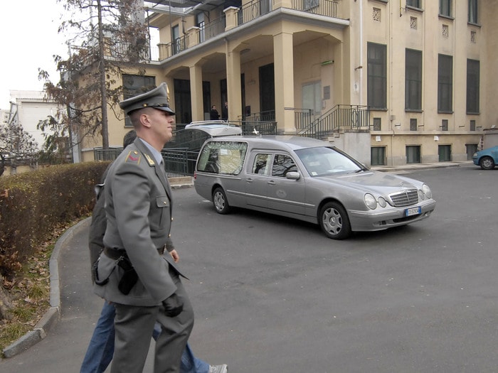 Vercelli, donna muore durante ricovero: ospedale non avverte la famiglia