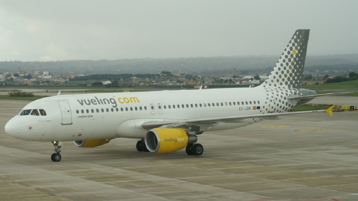 Bloccato un volo in partenza da Firenze per Londra dopo una telefonata anonima