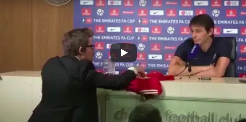YOUTUBE Antonio Conte rifiuta maglia Josè Mourinho da inviato Le Iene (VIDEO)