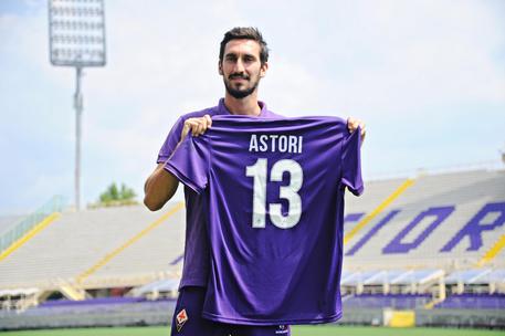 Davide Astori è morto, rinviate anche partite di Serie B