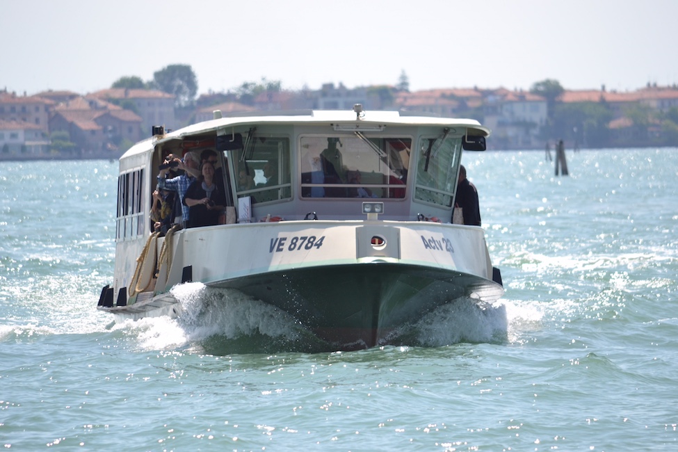 A Venezia i vaporetti vanno a Eni Diesel+: il nuovo biocarburante fatto con olio di frittura 02