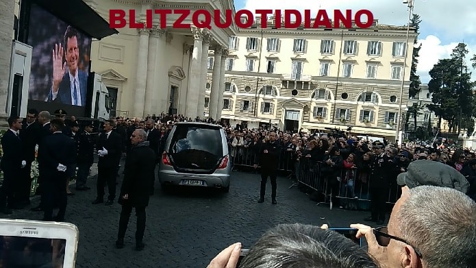 funerale frizzi oggi