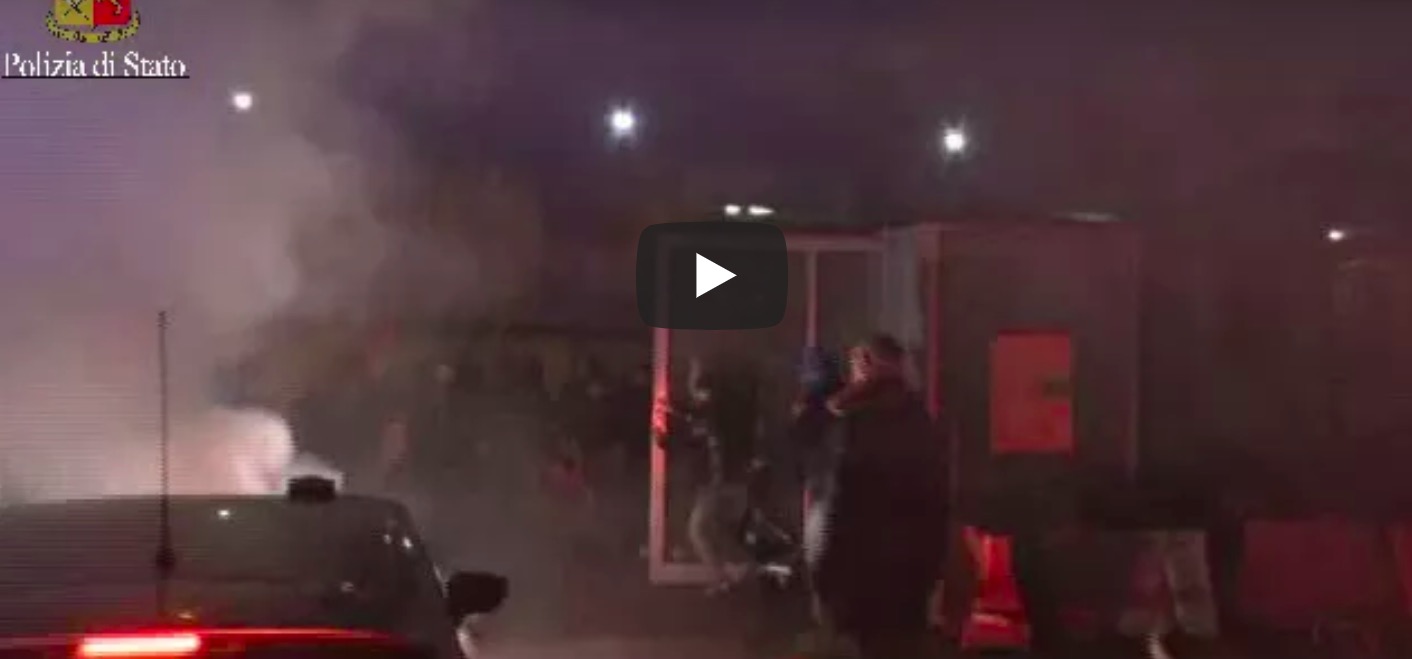 YOUTUBE Vicenza-Padova, scontri tra ultras. Decine di perquisizioni