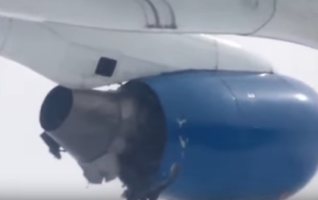 Dopo il decollo esplode uno dei motori: paura a bordo