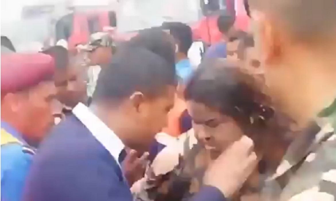 Nepal, incidente aereo a Kathmandu: donna sopravvissuta emerge dai rottami