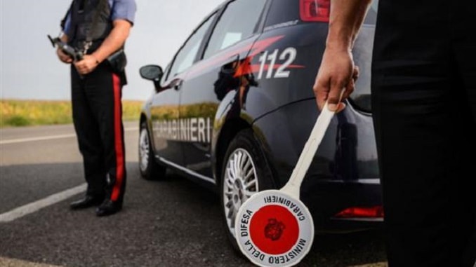 Roma: quindicenne in scooter rubato forza blocco carabinieri, poi va a sbattere