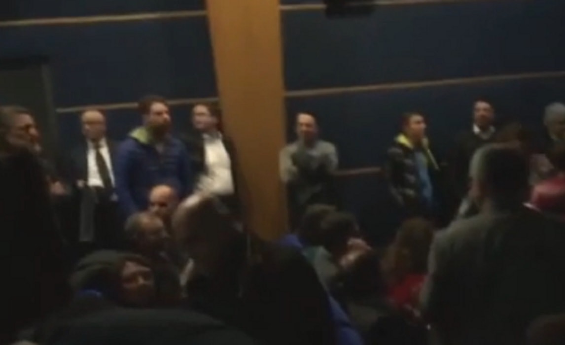 Napoli, rissa sfiorata all’assemblea del Pd: interviene la polizia