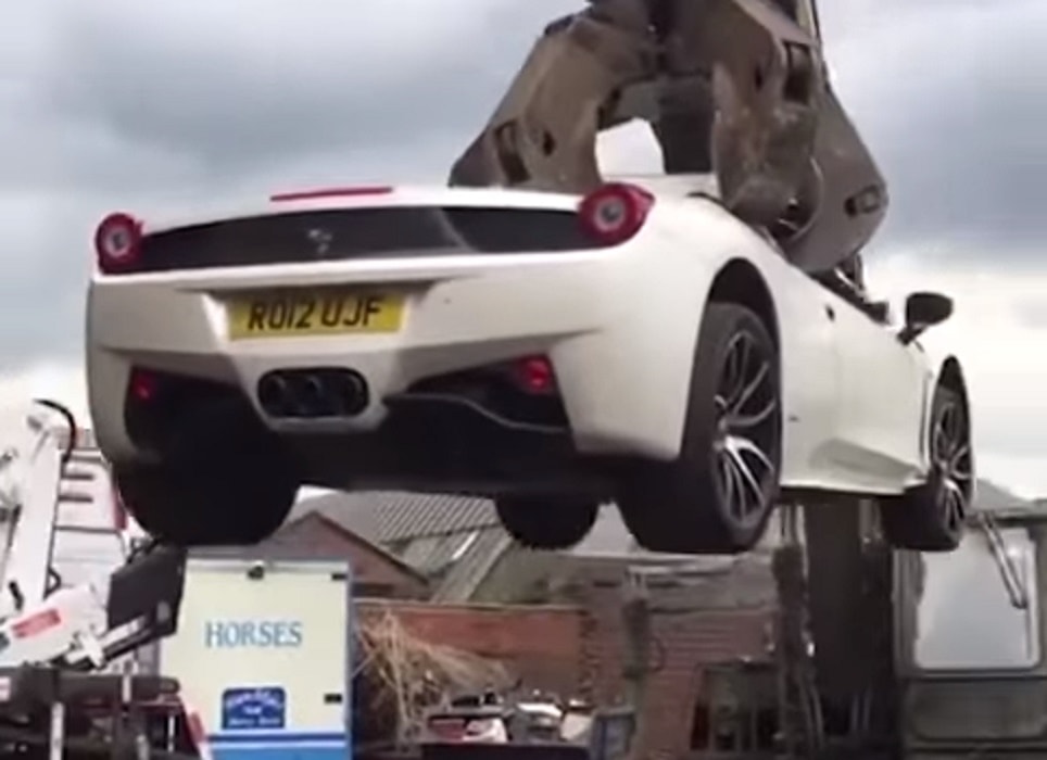 Ferrari rottamata polizia Birmingham