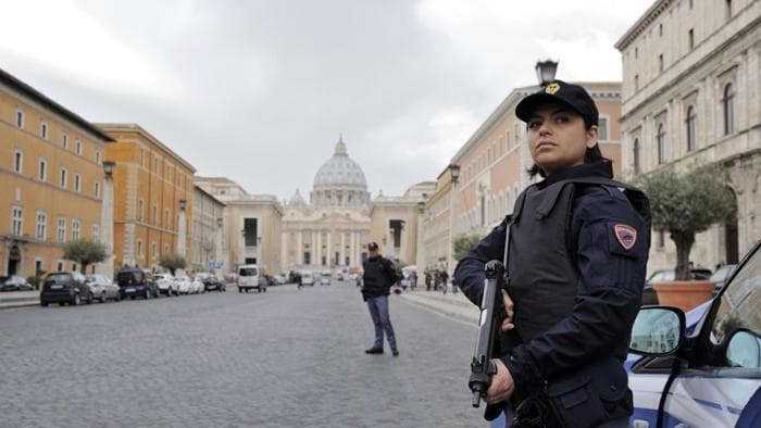 Secondo il docente Michele Karaboue, qualcuno vorrebbe attentati in Italia per strumentalizzarli