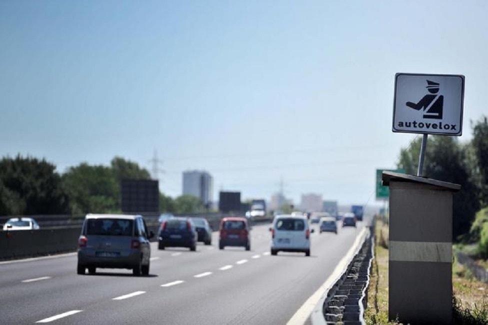 Modena, autovelox oscurato con vernice: niente multe