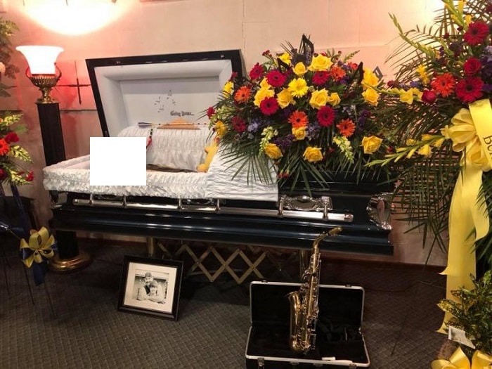 Mamma pubblica su Facebook FOTO figlio 12enne in bara