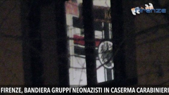 Firenze, bandiera neonazista appesa in caserma: tre giorni di consegna al carabiniere