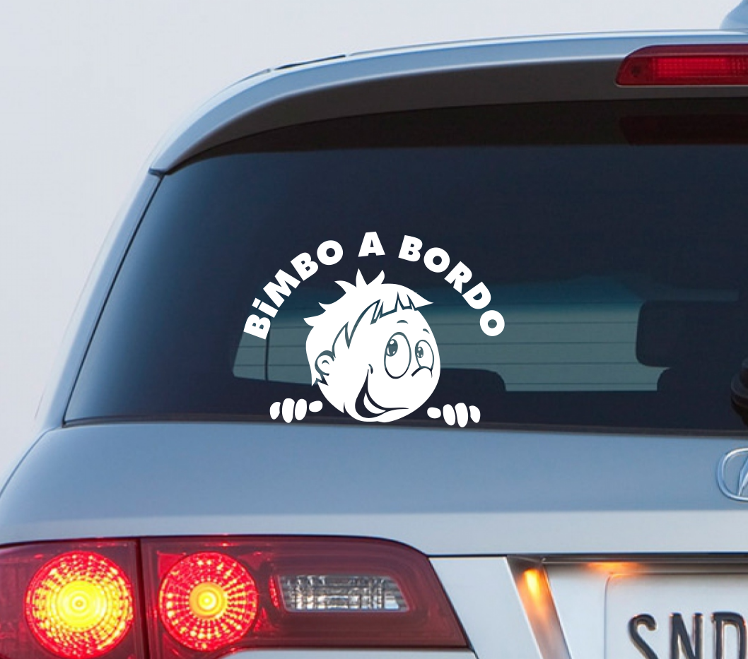 Qualiano (Napoli): ladro porta via auto, sul sedile c'è la figlia della conducente