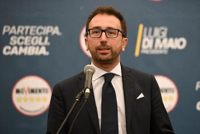 Bonafede (M5S) fissa i paletti: "Di Maio premier e reddito cittadinanza oppure niente governo"
