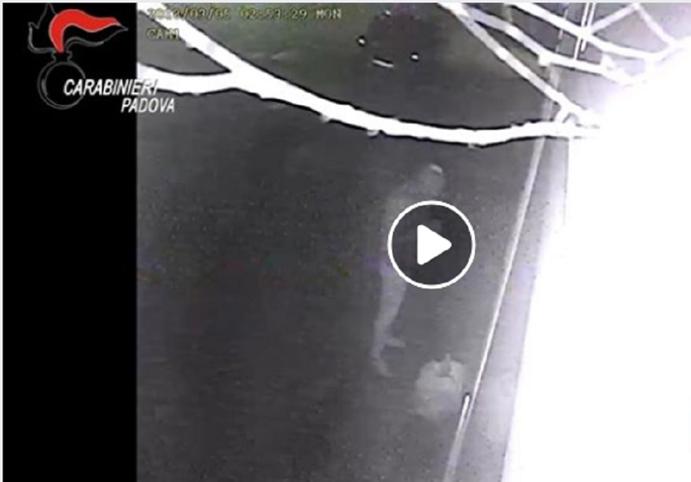 Padova, tentato incendio moschea. L'uomo tradito dalla tessera elettorale