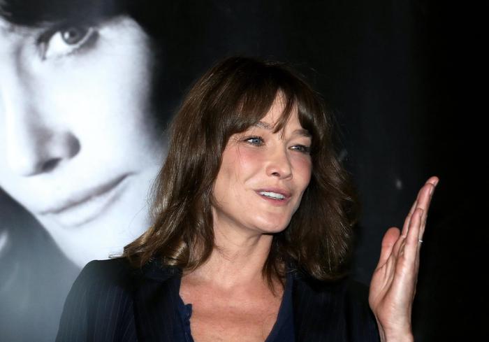 Aurelien Enthoven, figlio sedicenne di Carla Bruni insultato sui social per post anti razzista