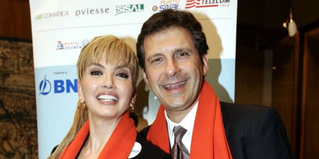 Milly Carlucci ricorda Fabrizio Frizzi e parla della moglie Carlotta