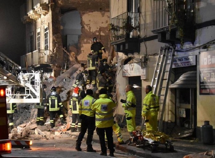 Esplosione Catania innescata dalla motosega dei vigili del fuoco: scintille su gas. La tesi della Procura