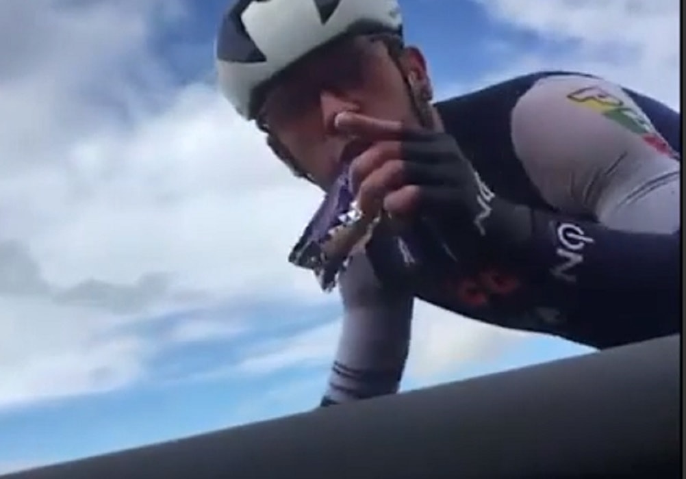 Cilcista ha freddo durante gara Livorno