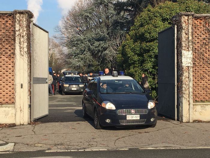Torino, presi gli sciacalli del cimitero: rubavano anche denti d'oro e facevano grigliate sulle tombe