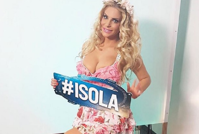 Isola dei Famosi, Francesca Cipriani si sente male in acqua e ha una crisi di pianto