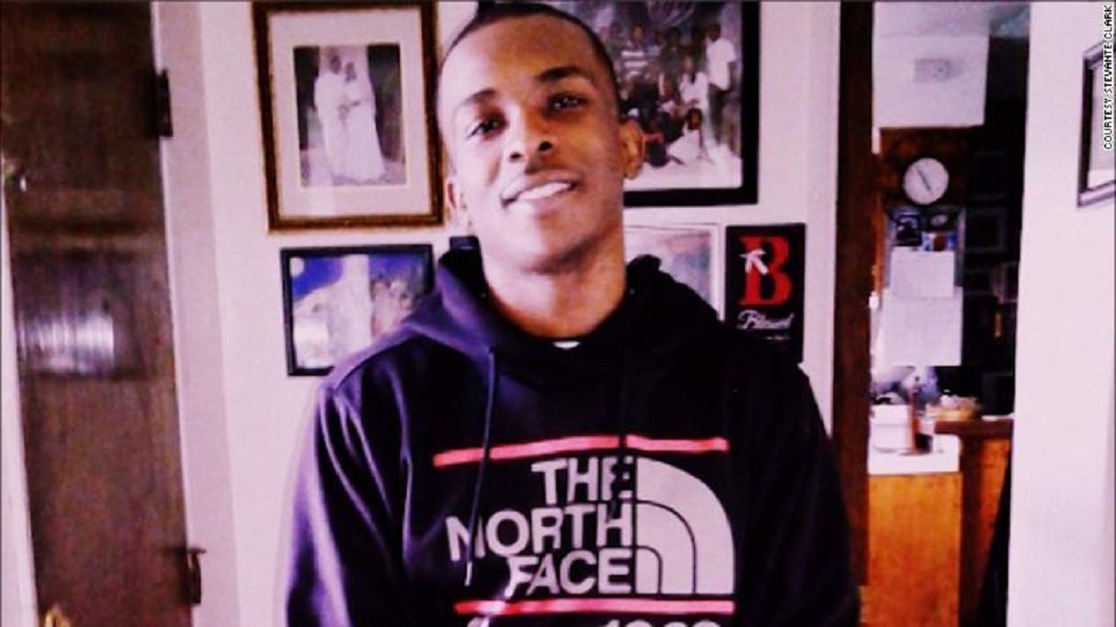 Stephon Clark, il ragazzo di 22 anni ucciso dalla polizia