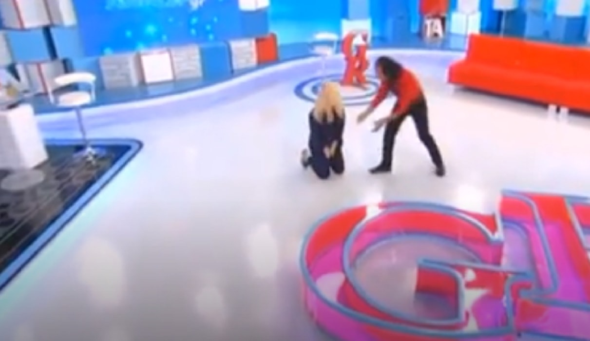 Conduttrice greca studio kung fu