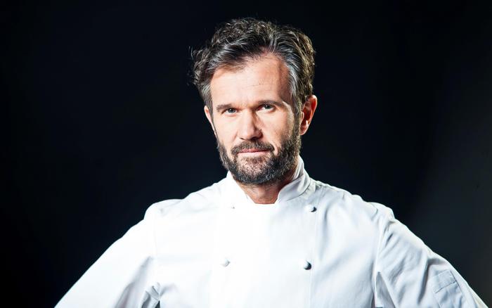 Carlo Cracco dovrà pagare l'affitto per le pentole abbandonate nel convento del Cinquecento
