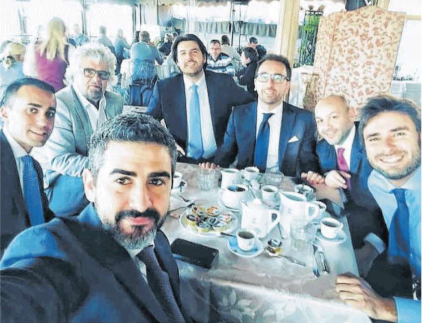 Selfie M5s Grillo, DI Maio, Di Battista