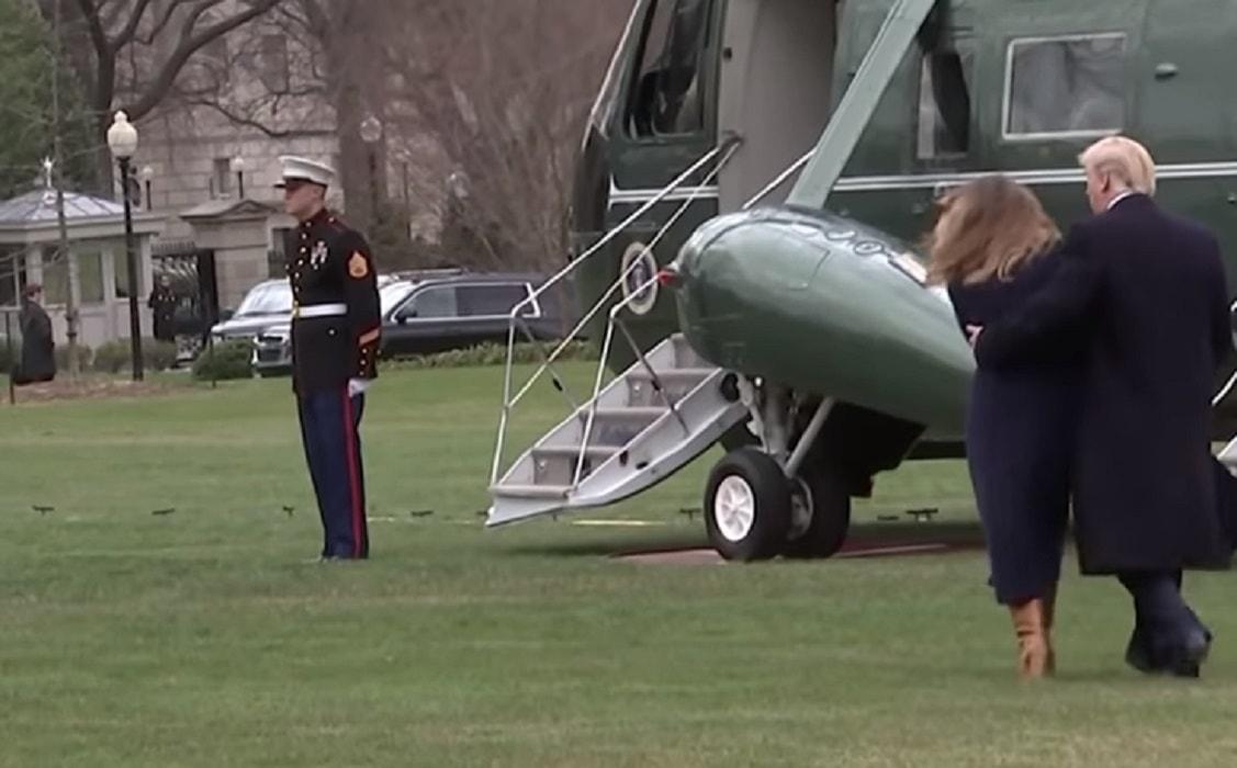 Donald Trump prende aereo con Melania