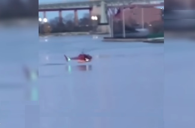 New York, cade elicottero turistico