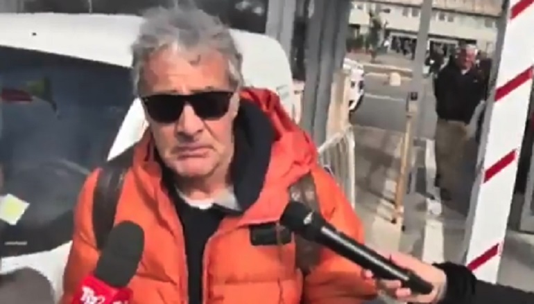 Fabrizio Frizzi, Massimo Giletti esce dall'ospedale ma non riesce a parlare per la commozione VIDEO