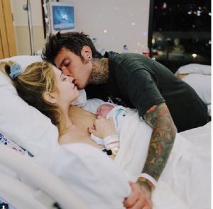 Fedez bacia Ferragni