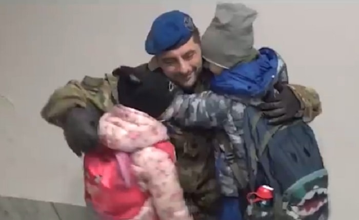 Festa del papà, 19 marzo: VIDEO omaggio dell'Esercito ai padri in divisa