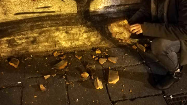 Tegole lanciate a Napoli contro baby gang