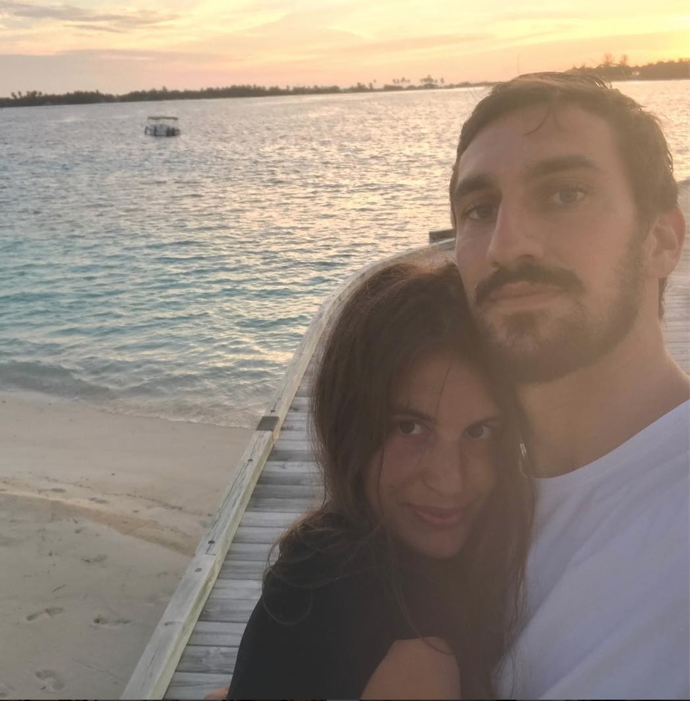 Morte Astori, Francesca Fioretti e familiari calciatore nell'obitorio dell'ospedale di Udine