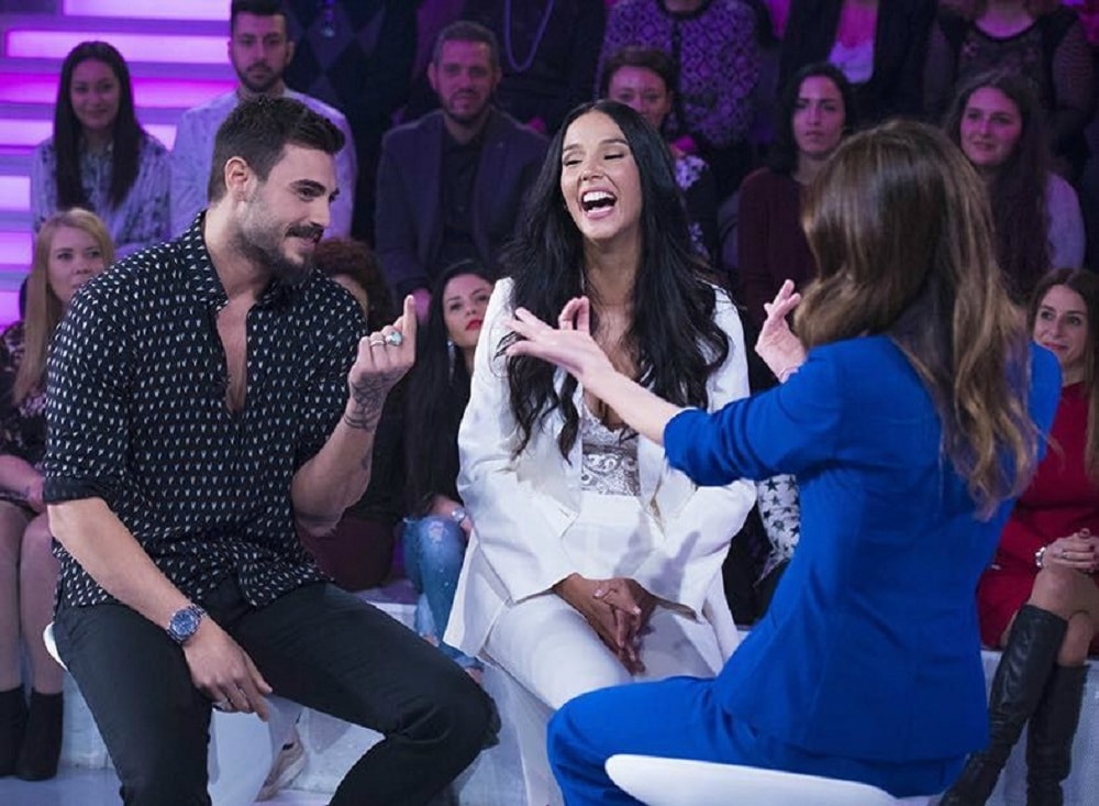 Paola Di Benedetto e Francesco Monte a Verissimo: la prima apparizione in tv della coppia