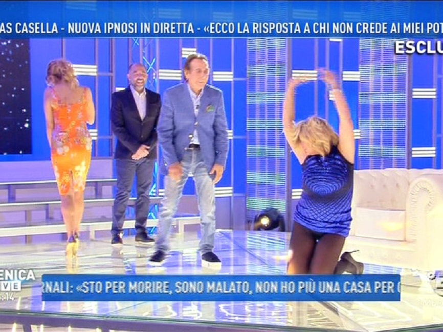Nadia Rinaldi ipnotizzata da Giucas Casella a Domenica Live