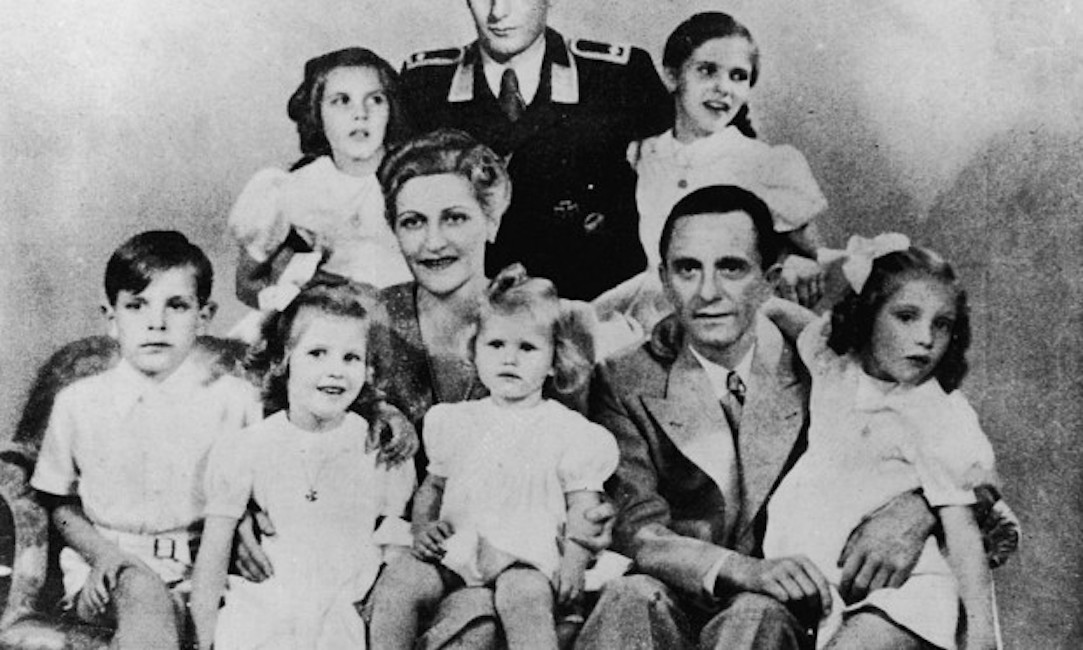 Goebbels in un video del 1935 si vantava dei figli. Dieci anni dopo nel bunker li sterminò tutti