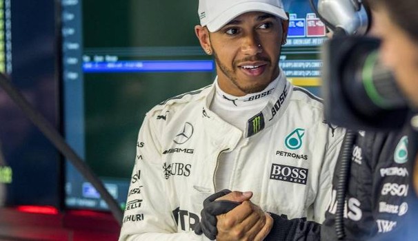 Lewis Hamilton in pole al Gp di Australia